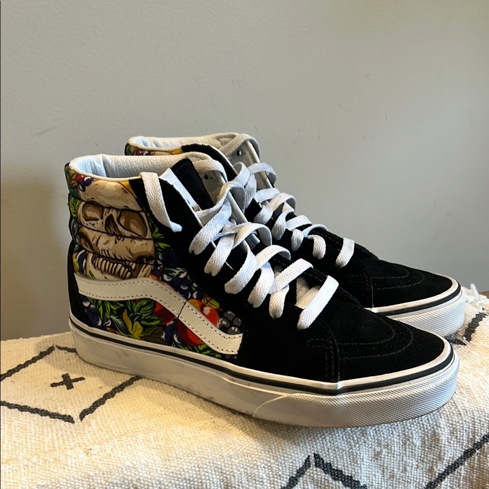 Vans Black and White High-Top Sneakers w/ Artistic Skull Design .. new